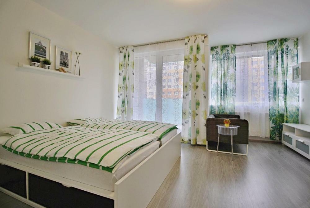 Nice And Refreshing Flat In Prague Exterior photo